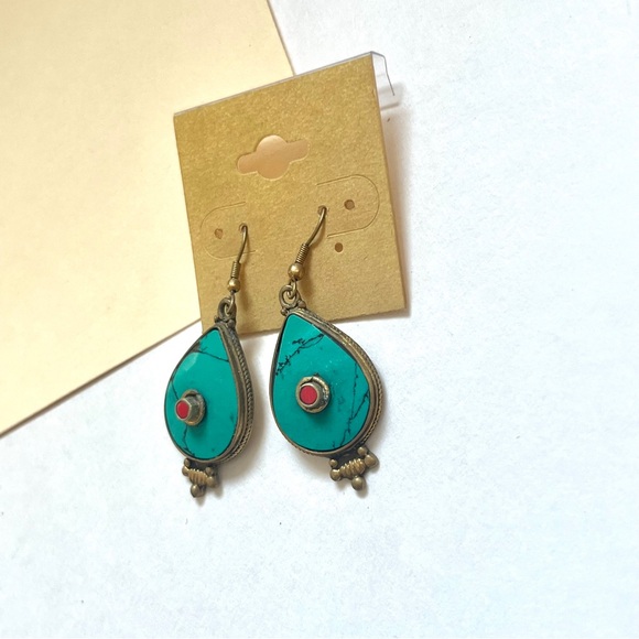 🏷️ boho oval shaped turquoise & red stone dangling earrings - Picture 5 of 12